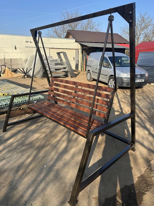 Balansoar metalic de gradină - demontabil, rezistent și design modern