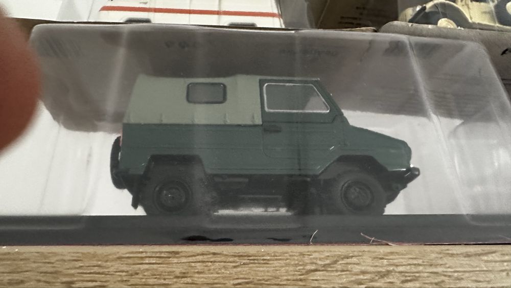 Vand machete scara 1/24 noi sigilate