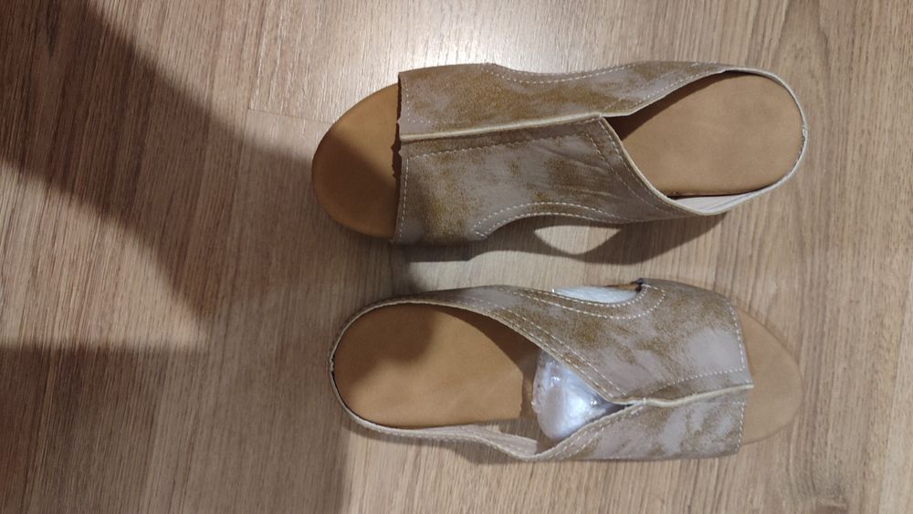 Дамски обувки на платформа