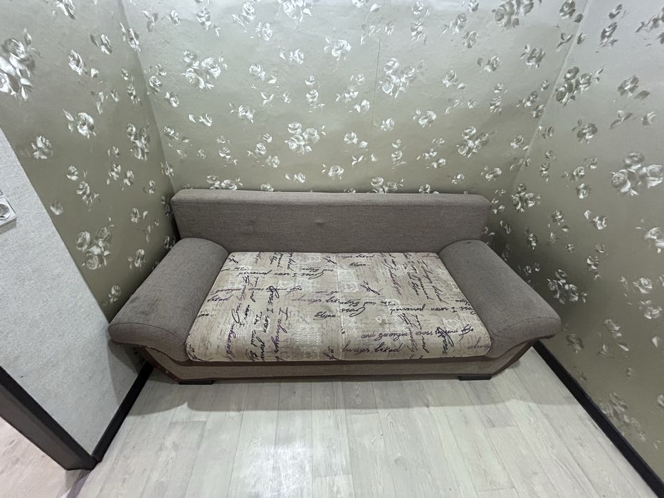 Срочно продам спальный диван