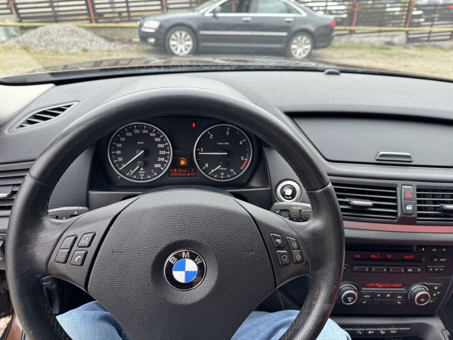 BMW X1 2011 — imagine 3