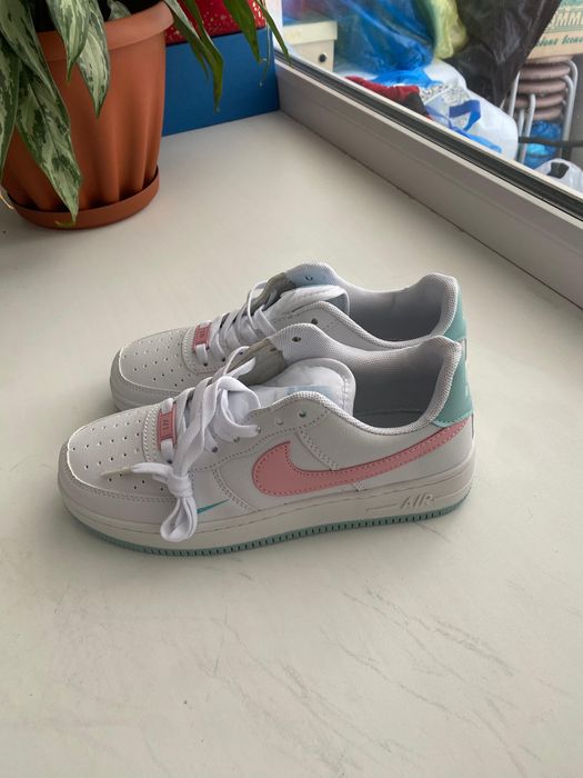 Продам кроссовки