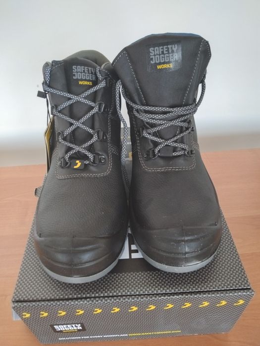 Продается новая спецобувь демисезон