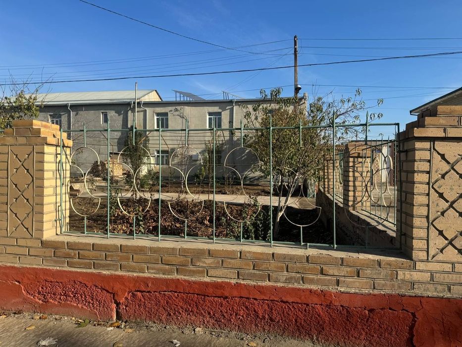 Уй сатылады 2 этаж котедж, 11 комната, жер майдану улкен, ремонт евро,