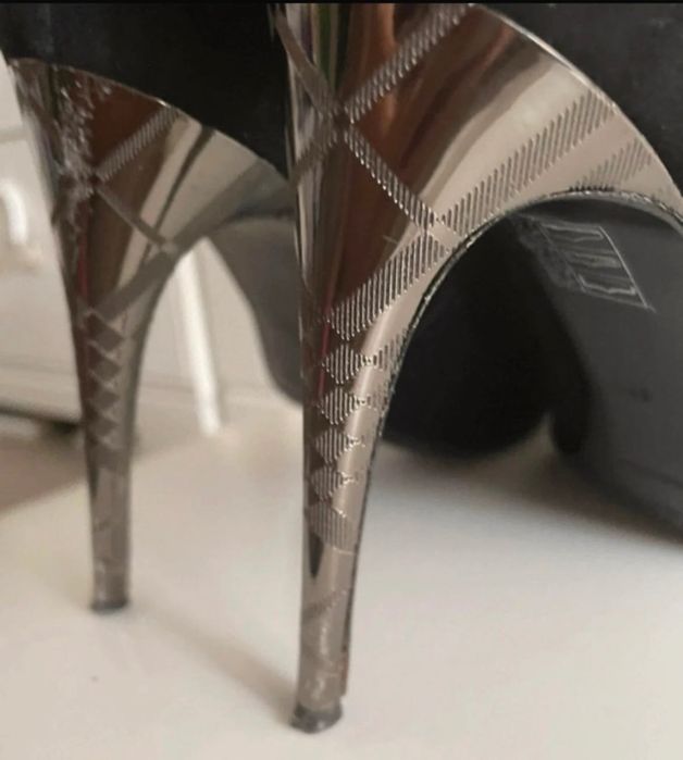 Botine rafinate Burberry