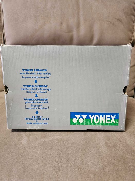 Yonex дамски маратонки за бадминтон номер 42 стелка 27см.