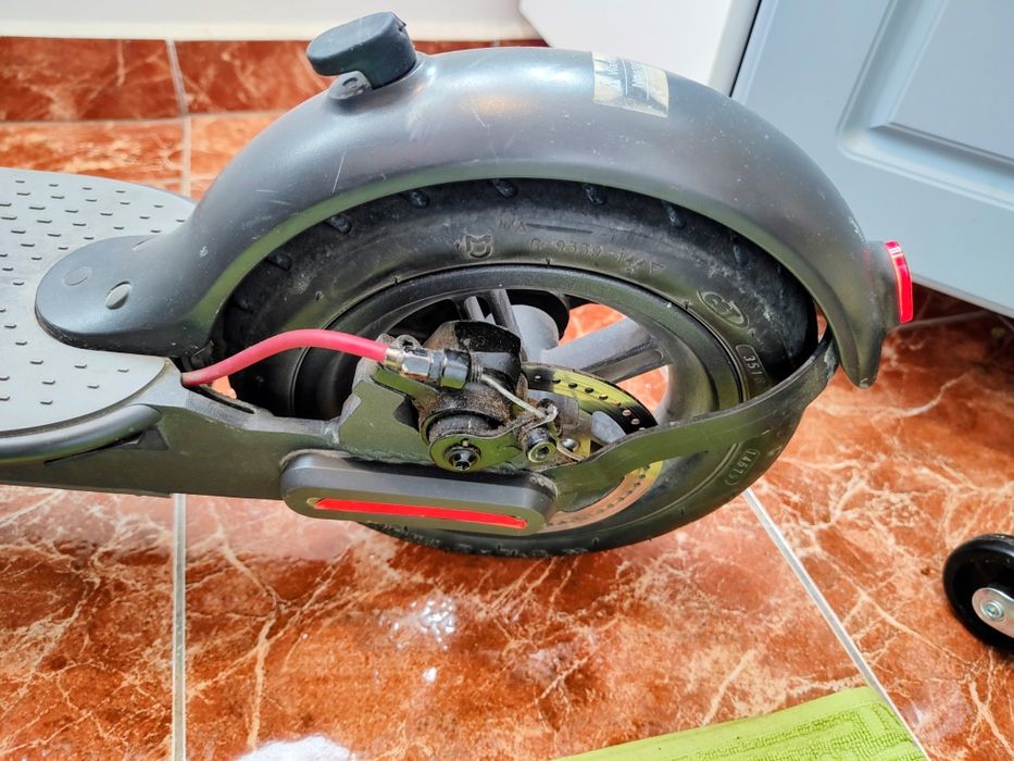 trotineta electrică Xiaomi M365, rulaj 1380 km, viteza 25km/h