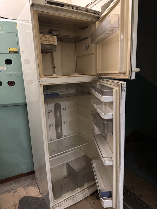 Отдам б/у холодильник на запчасти
