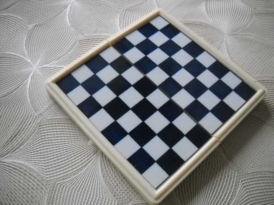 Продавам магнитен шах