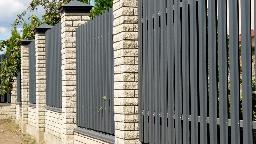 Garduri din sipca metalica, panouri stil jaluzele, tabla cutata, plasă