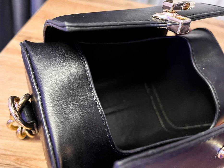 Дамска стилна чанта в черно. Нов