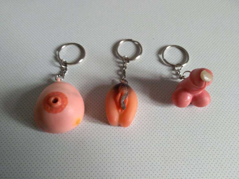 Ключодържател с еротични мотиви