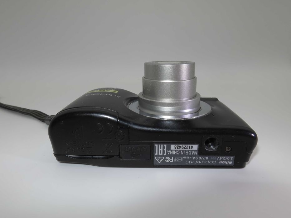 Nikon Coolpix A10 ултра компактен цифров фотоапарат подобен на L25 и L29 дигитална камера в отлично състояние, тествана и работи перфектно