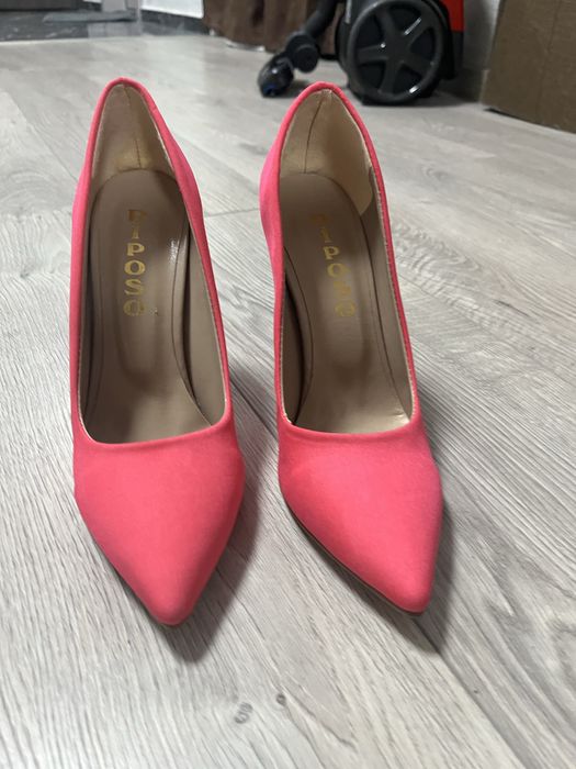 Розови обувки.