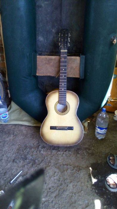 Продам гитару  производства России