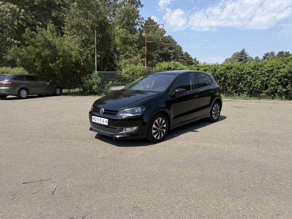 VOLKSWAGEN Polo