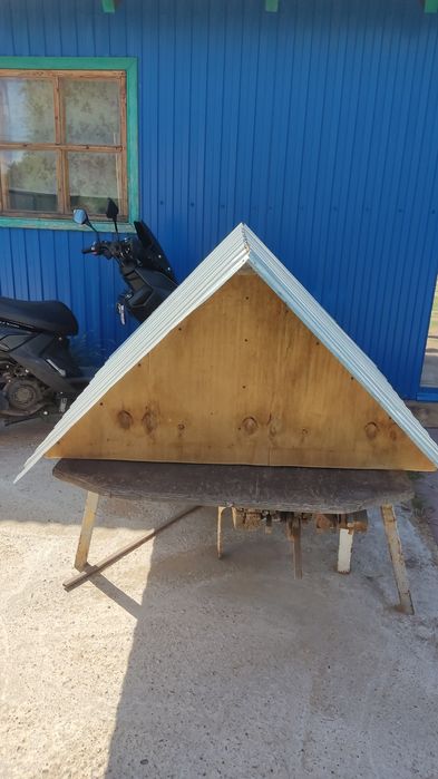 Сельский ямный туалет