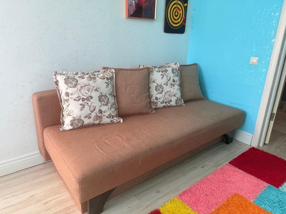 Продаётся диван.