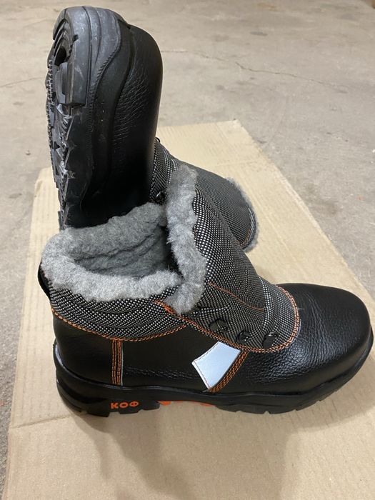 Продам зимнию спецобувь .размер 43-44