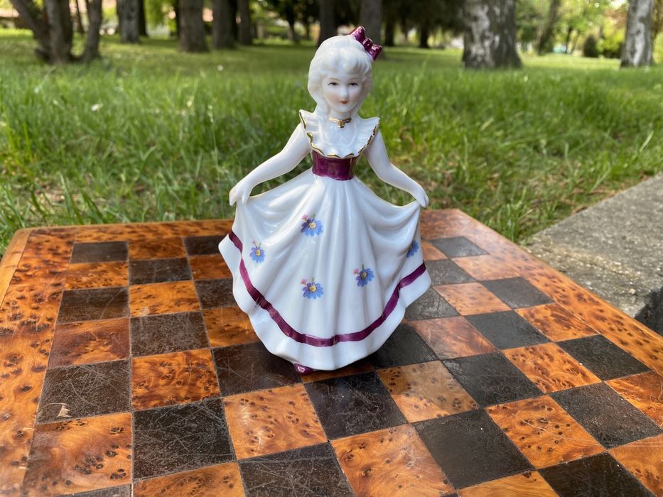 Английска порцеланова фигура с печат р.1.1