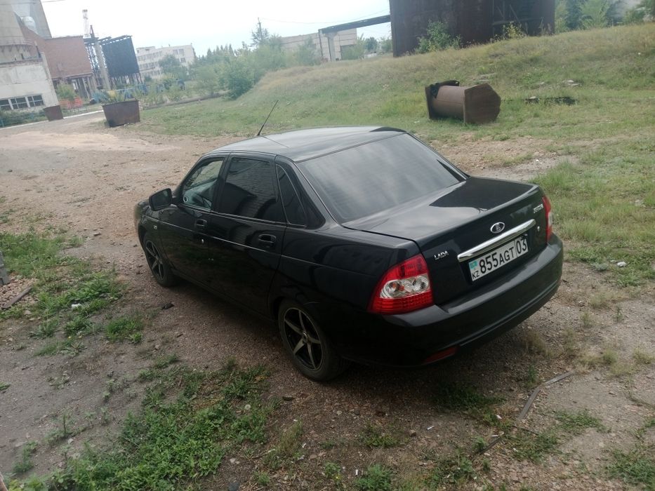 Машина Лада приора