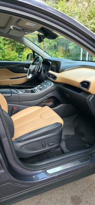 Продаю свой автомобиль Hyundai Santa Fe 2022 года.