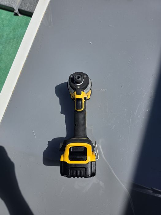 Pistol impact biți Dewalt DCF 850
