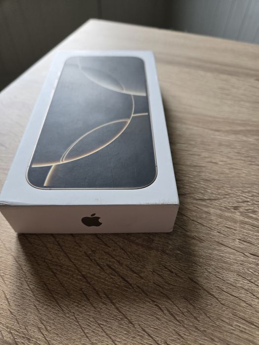 Продавам Iphone 16 pro 256