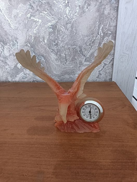 Часы настольные.