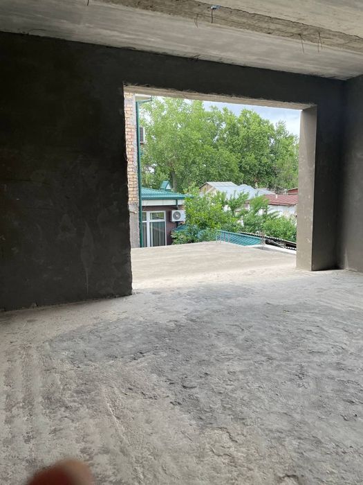 Продам Дом коробку,5,5 соток земли, на Луначарском!