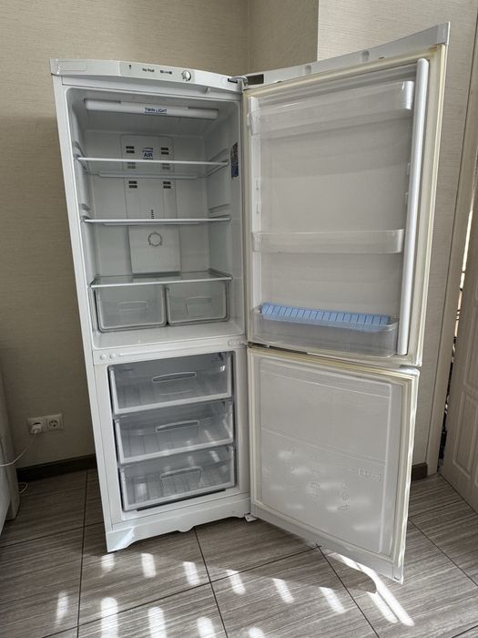 Холодильник Indesit
