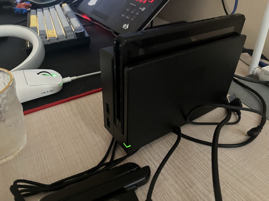 Продаю нинтендо свитч второй ревизии