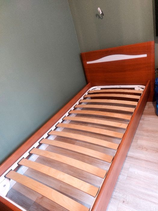 Продам кровать  1.5 б/у