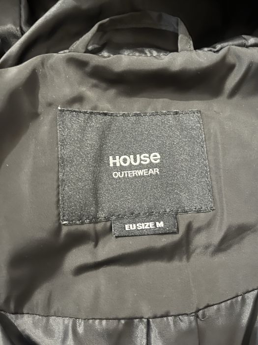 Продавам унисекс есенно/пролетно яке House