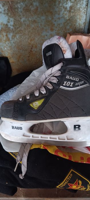 Продам коньки ..