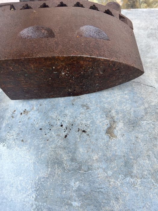 Fier de calcat antic/ fier de calcat vechi/ calcator cu carbuni