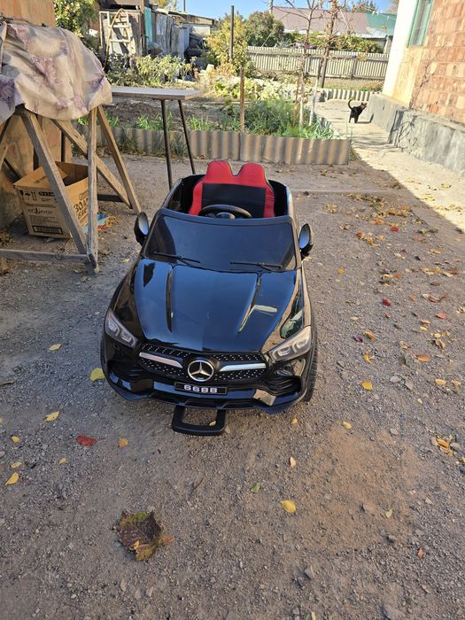 Продам детскую машину на пульте