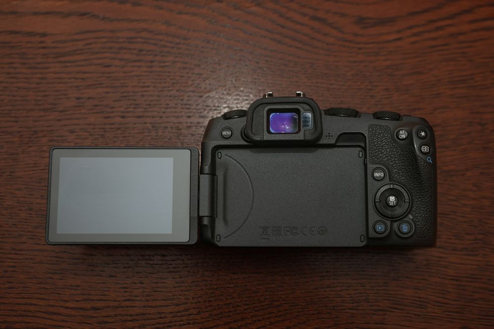 Canon EOS RP – Full Frame, Отлично състояние, Пълен комплект
Продав