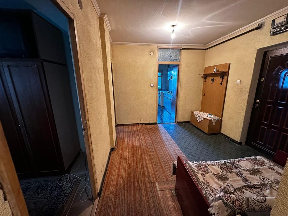 Vând apartament cu 3 camere  in cartierul Tudor Vladimirescu