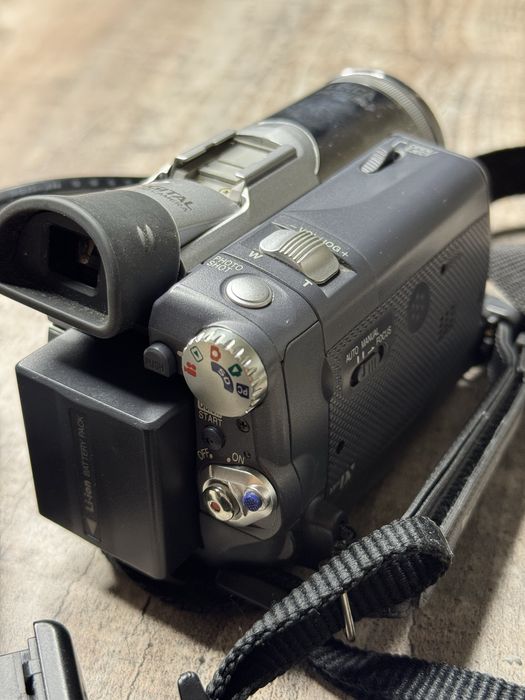 Видеокамера Panasonic 3CCD (Leica) — MiniDV, рабочая