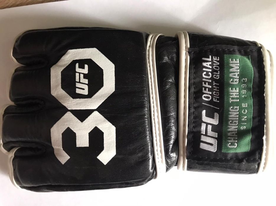 Перчатки для единоборств