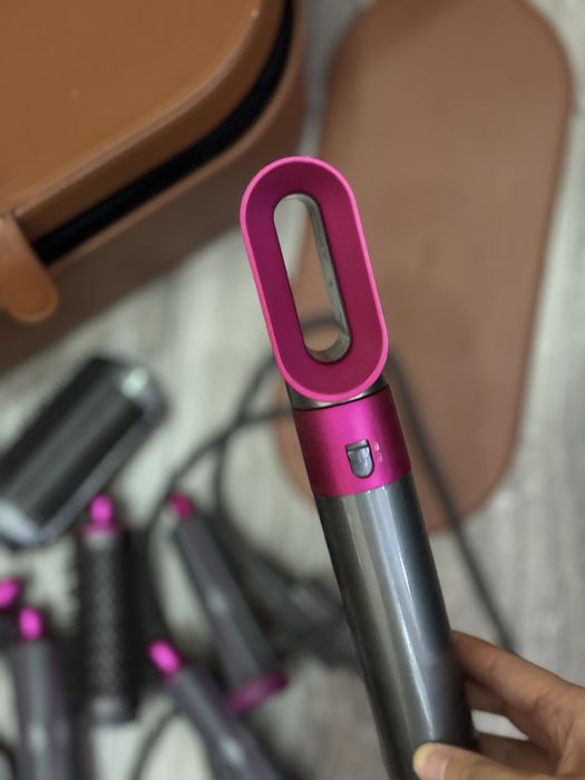 Срочно продаю Dyson оригинал