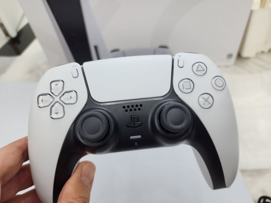 Продам PS5 Disc Edition с играми. См. фото.