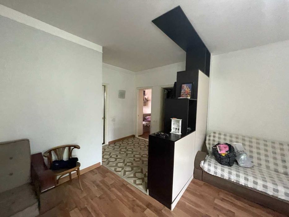 77 серии м-в Эльбек быв.вин завод рядом Канадская школа 72 кв.м 3\4\4