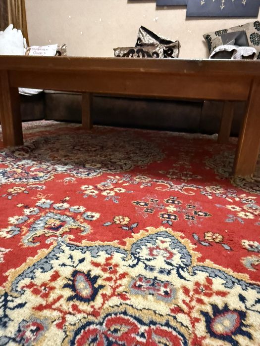 Продам стол дерево .