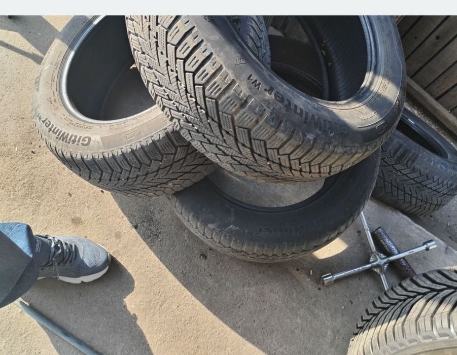 2 anvelope Giti iarna 215/60 R17 96H,stare bună pretabile SUV