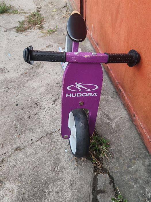 Vând bicicleta de echilibru