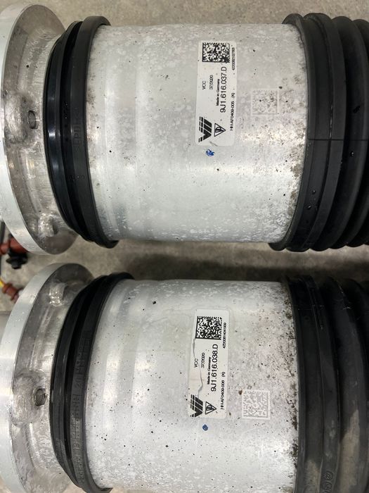 Предни възглавници и амортисьори за Порше Тайкан 9J1.616.038.D