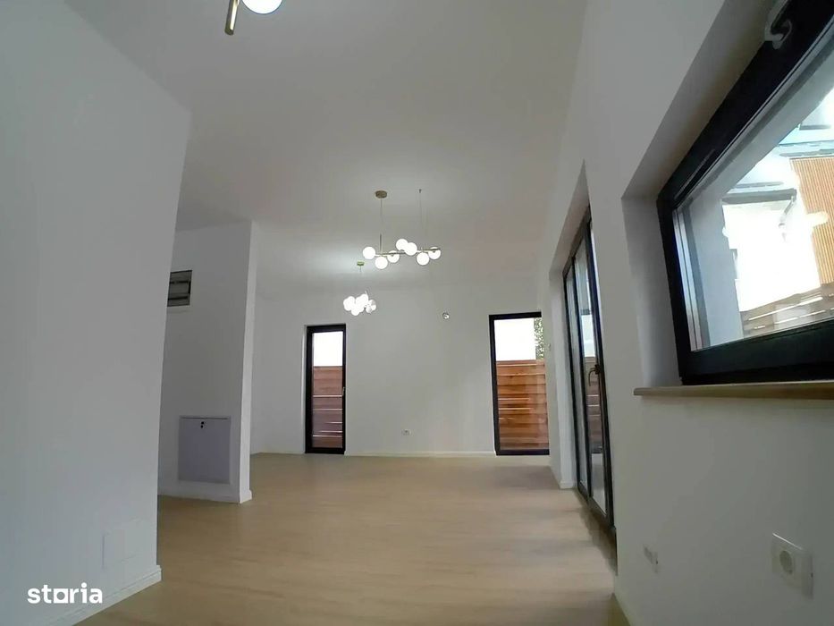 De Vânzare Casa Sisești 2 Cocosi!!