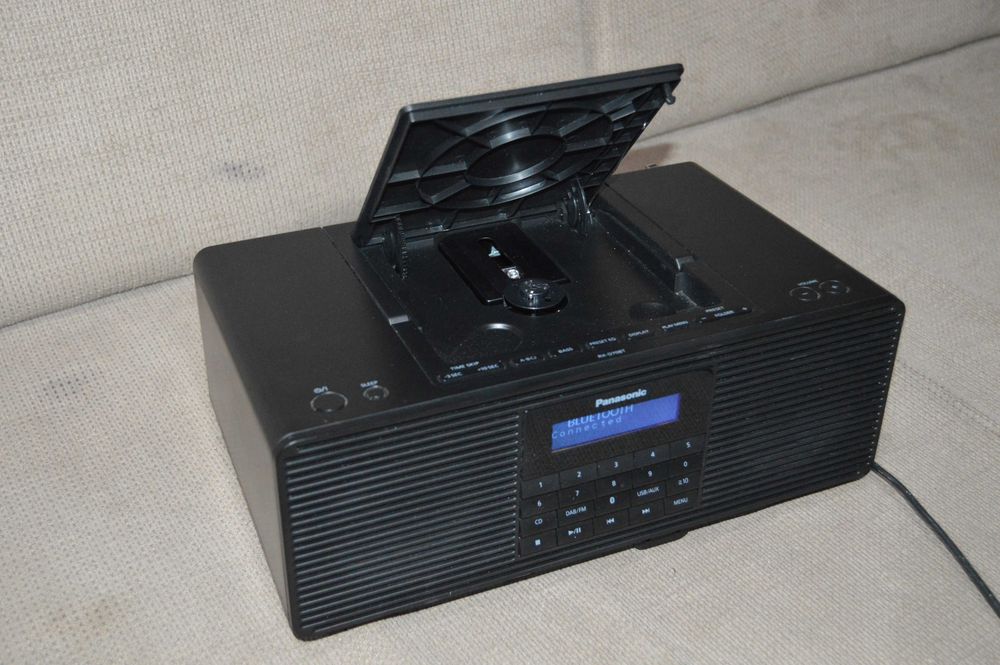 Sistem Audio Portabil Panasonic RX-D70BT – Bluetooth, CD, DAB+, FM, USB